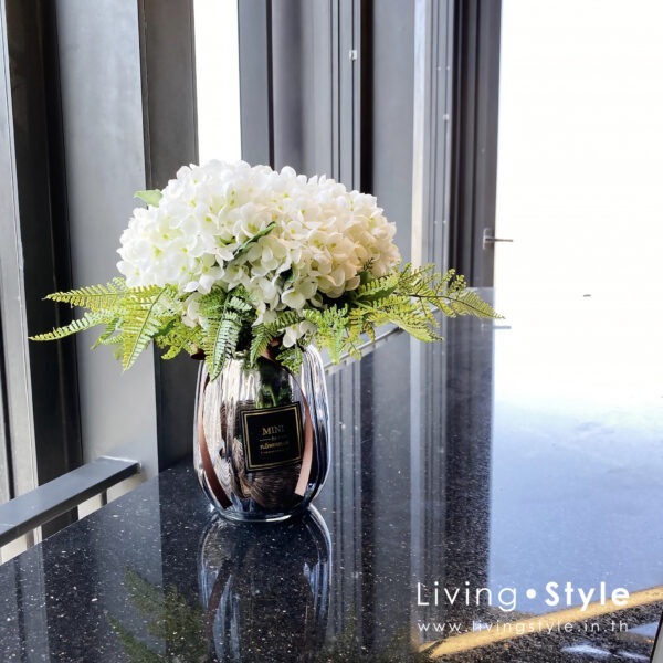 VFM0033 / Hydrangea with Ferns in Vase
